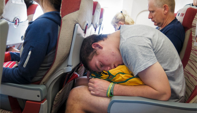 خوابیدن در هواپیما