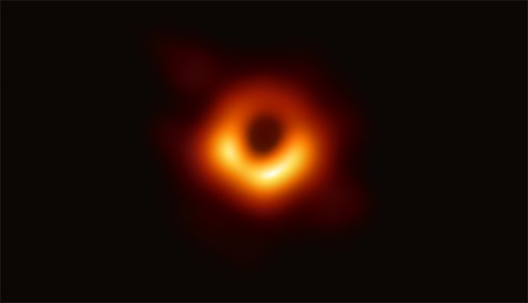 تصویر از سیاهچاله فضایی