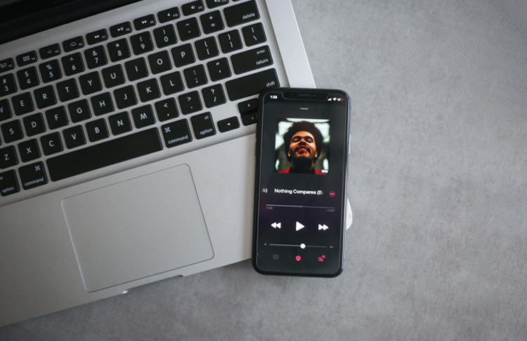 تجربه پخش موسیقی در اپل موزیک و اسپاتیفای