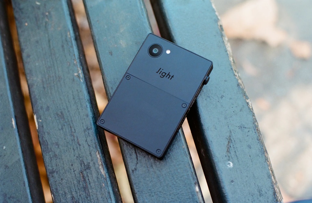 گوشی مینیمالیستی Light Phone 3 معرفی شد؛ نمایشگر OLED و دوربین 50 مگاپیکسلی