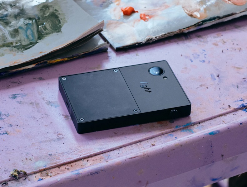گوشی Light Phone 3 با قیمتی ویژه برای فروش زودهنگام به مبلغ 599 دلار در دسترس علاقه‌مندان قرار گرفته، در حالی که قیمت خرده‌فروشی آن 799 دلار تعیین شده است.