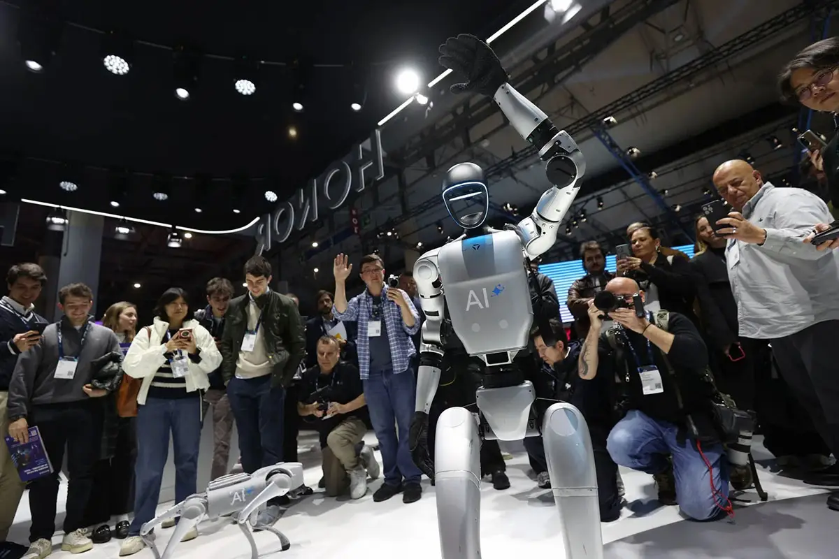 Honor humanoid robot آنر ربات‌های انسان‌نما