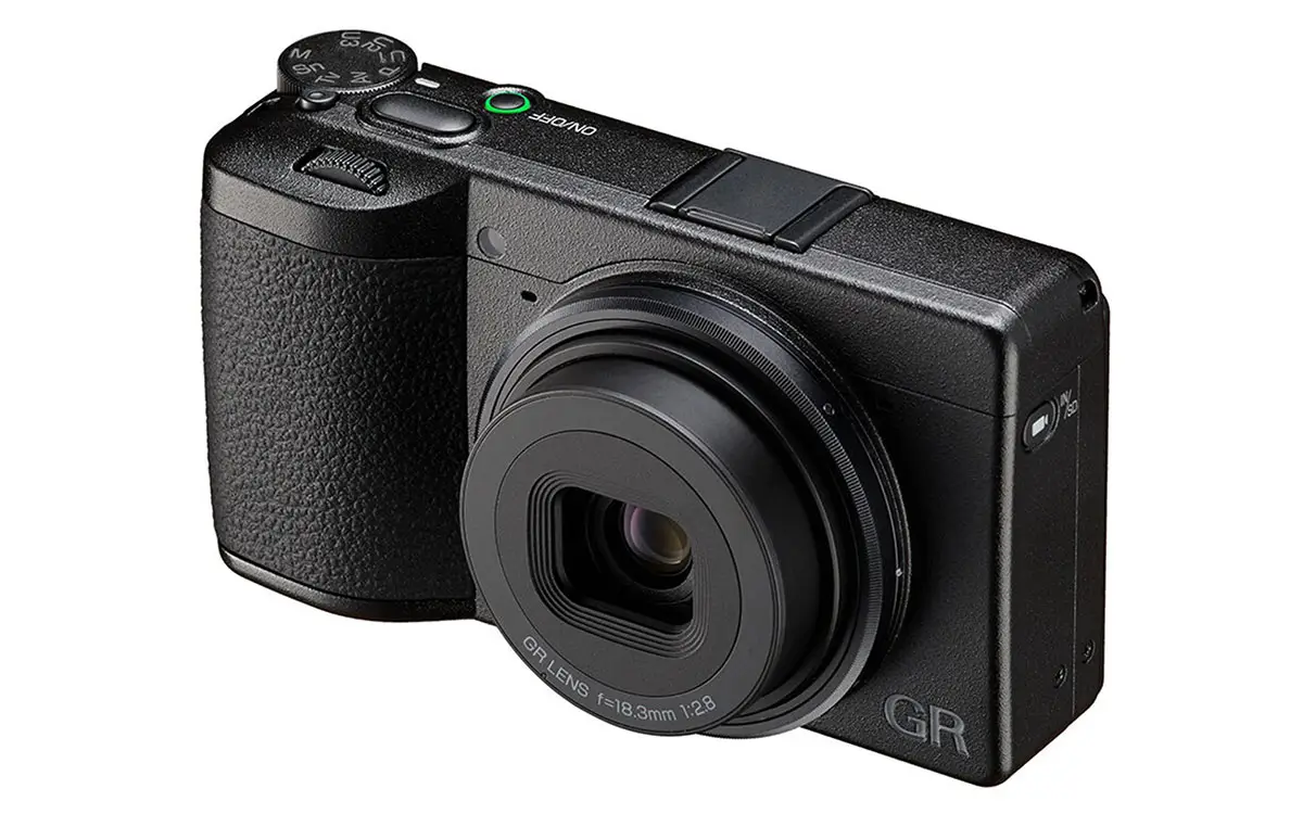 دوربین Ricoh GR IV