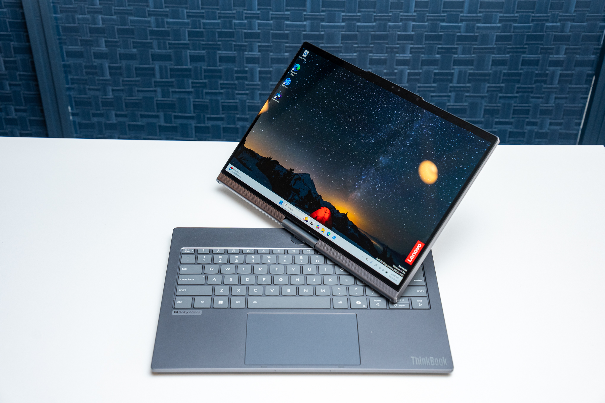 لپتاپ Lenovo ThinkBook Plus Gen 7 Auto Twist با لولای موتورایز و فرمان صوتی معرفی شد