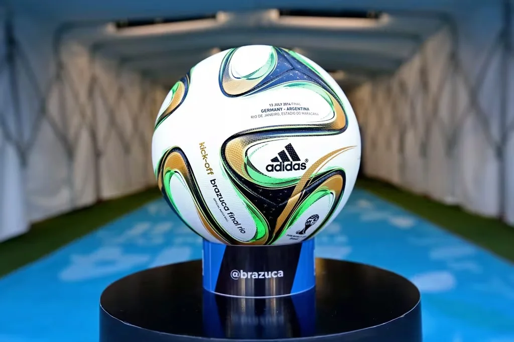 توپ Brazuca Final Rio برای دیدار فینال جام جهانی 2014 برزیل