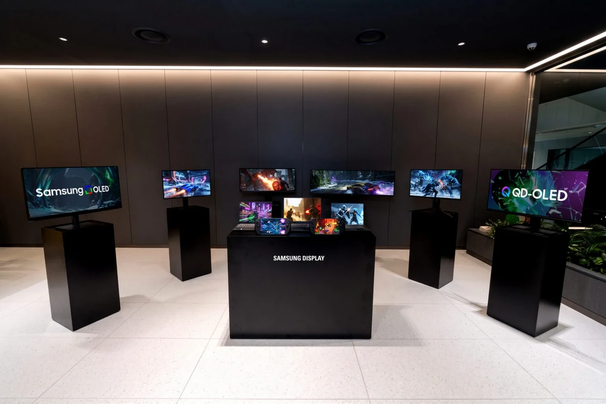 پنل OLED فوقباریک سامسونگ؛ کاهش ضخامت بیش از 30 درصدی شیشهها